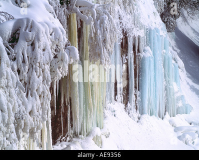 Chute de Glace à Tahquamenon Falls dans le nord de la péninsule, au Michigan Banque D'Images