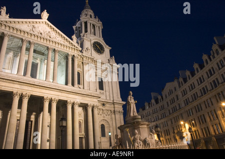 La Cathédrale St Paul de nuit Londres, Angleterre, Royaume-Uni Banque D'Images