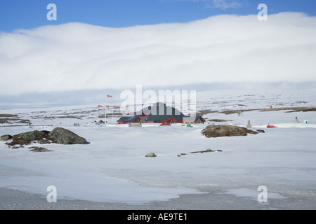 Le centre du cercle arctique sur l'autoroute E6 en Norvège Banque D'Images