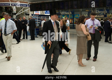 La gare de Waterloo Royal Ascot Ascot Berkshire pour voyage Angleterre Années 2000 HOMER SYKES Banque D'Images