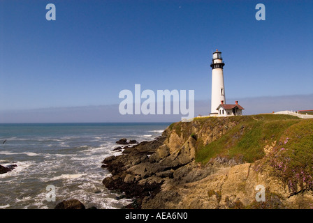 Pigeon Point Lighthouse exemple important d'architecture phare maintenant une auberge de jeunesse San Mateo Côte de la Californie au sud de San F Banque D'Images