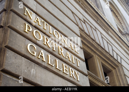 Nom de laiton plaque sur la National Portrait Gallery de Londres UK Banque D'Images