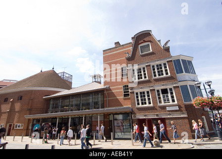 Entrée de s de Shakespear Globe Theatre sur Bankside London UK Banque D'Images