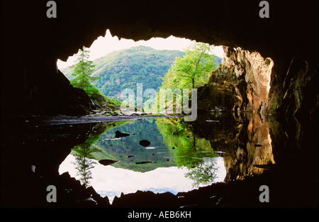 Rydal Cave et Fairfield dans le Parc National du Lake district, UK Banque D'Images