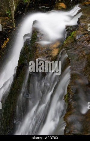 Une longue exposition photo du haut de rochers Kilgore Falls State Park Maryland USA Banque D'Images