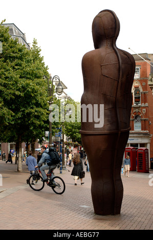 L'homme de fer sculpture par Anthony Gormley Birmingham England UK Victoria Square Banque D'Images