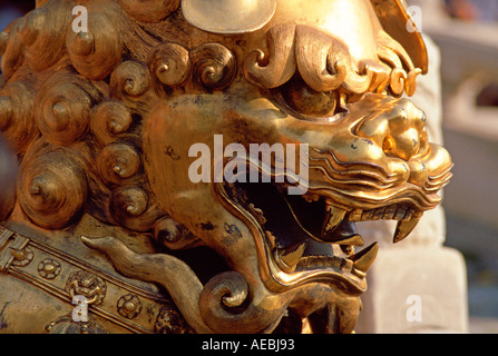 Statue de dragon chinois dans la Cité Interdite Pékin Chine Banque D'Images