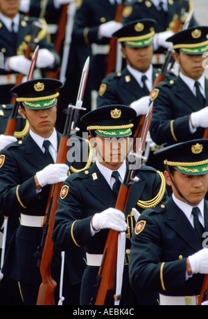 Soldiers marching Tokyo Japon Banque D'Images