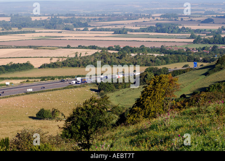 Lewknor Nature Reserve et autoroute M40, Oxfordshire, England, UK Banque D'Images