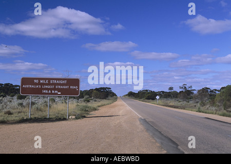 Plus longue ligne droite d'Australie road Banque D'Images