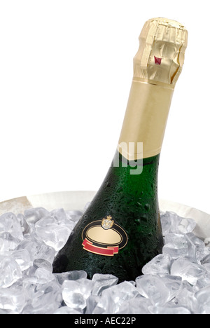 Bouteille de champagne dans un seau à glace Banque D'Images