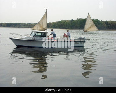 Quahoger shellfisherman dans la baie de Narragansett au large de Rhode Island Banque D'Images