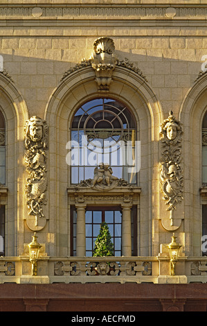 Plus de détails aux Beaux Arts façade d'Adolphus Hotel (1912), Dallas, Texas, USA Banque D'Images