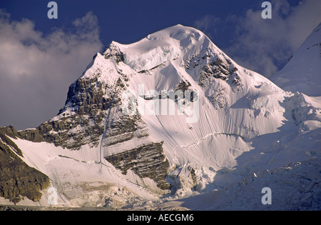 Le casque, massif du Mt Robson au coucher du soleil, le parc provincial du mont Robson, Rocheuses, en Colombie-Britannique, Canada Banque D'Images