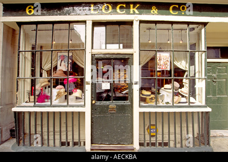 Lock & Co, une boutique de chapeau de l'époque victorienne à Londres. Banque D'Images