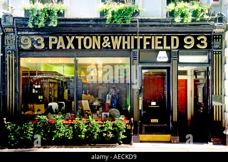 Paxton Whitfield, une ère victorienne cheesemongers sur Jermyn Street à Londres. Banque D'Images