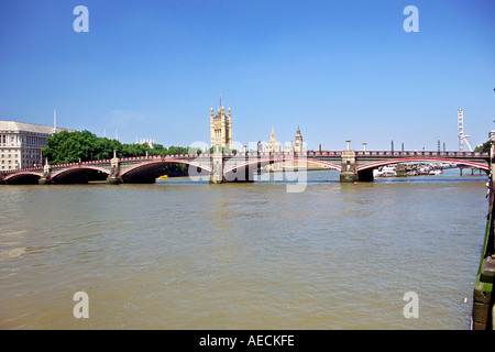 Westminster Bridge sur la Tamise à Londres. Banque D'Images