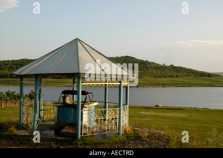 La Moldavie, l'eau de puits, d'un lac Banque D'Images