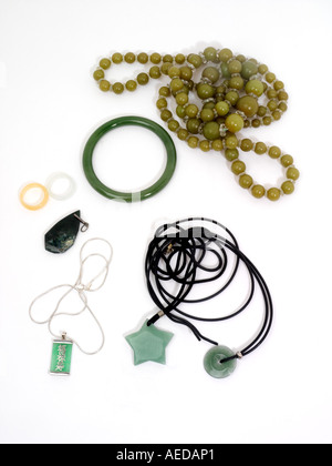 Jade Bijoux Bagues Pendentifs Perles et Pierres de Jade Bracelet de calme sérénité sagesse de l'équilibre et la guérison Banque D'Images