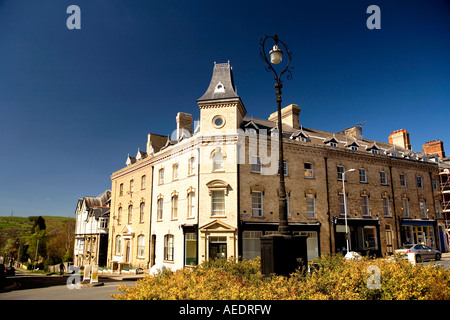 UK Wales Rhayader Powys élégant bâtiment victorien à High Street Ithon Road junction Banque D'Images