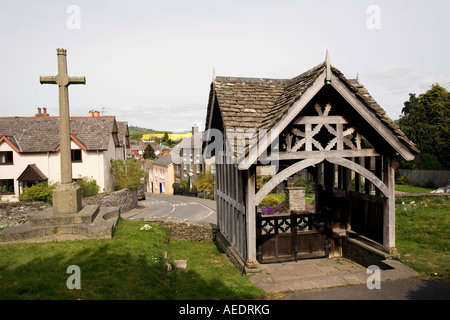 UK Shropshire Oisans St Georges et de la rue de l'Église église lychgate Banque D'Images