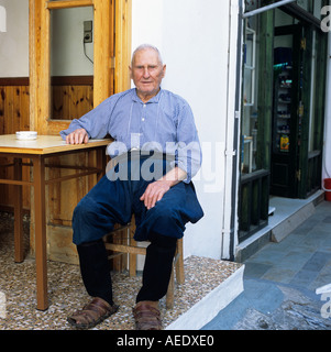 L'homme en costume traditionnel des îles grecques Grèce Hellas Skyros Banque D'Images