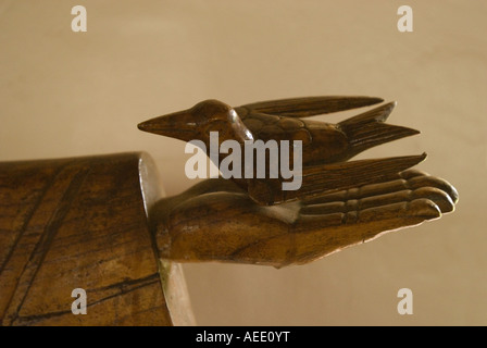 Une statue en bois sculpté de l'église de la Sainte Croix sur l'île de Pâques. Banque D'Images