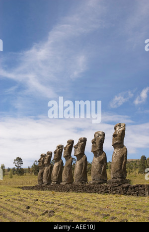 Les sept Moai de l'Ahu Akivi sur l'île de Pâques. Banque D'Images