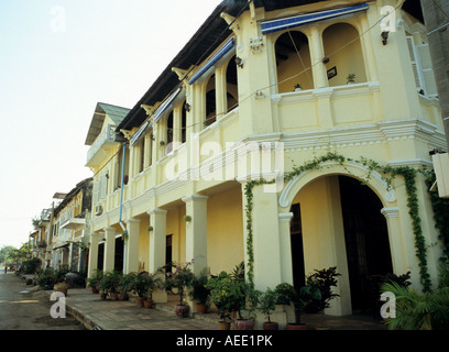 Bokor Mountain Lodge Hotel à restauré vieux français colonial building, Kampot, Cambodge Banque D'Images