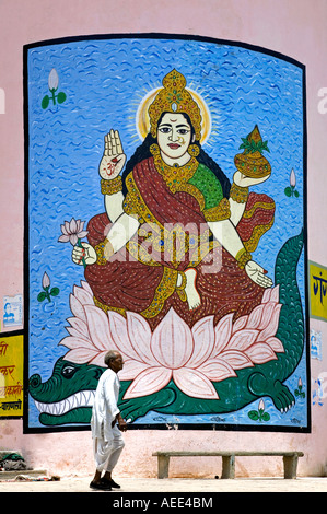 La peinture murale de la déesse Parvati. Dr Rajendraprasad Ghat. Gange. Varanasi. L'Inde Banque D'Images