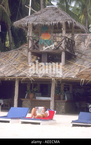 'Vendredi' beach hotel restaurant et bar sur la spectaculaire plage de Boracay Island aux Philippines Banque D'Images