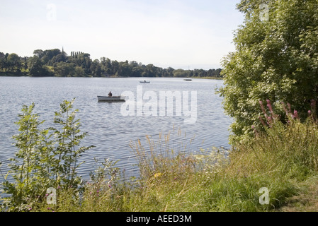 À partir de bateaux de pêche sur le réservoir Thornton Leicestershire Banque D'Images