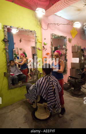 Coiffure tendance dans Chueca, Madrid Espagne Banque D'Images