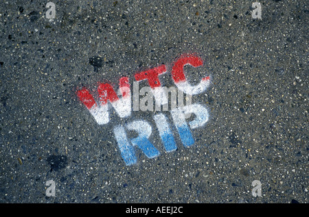 World Trade Center tribute grafitti sur un trottoir à New York avant les attaques terroristes du 11 septembre 2001 Banque D'Images