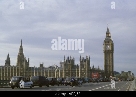 Les chambres du Parlement à Westminster sur les rives de la rivière Thames à London Banque D'Images