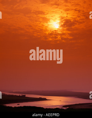 Briser le soleil nuages à la mer en hiver Banque D'Images