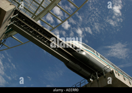Le train à sustentation magnétique Maglev qui transporte les passagers de Longyang Lu gare de l'aéroport international de Pudong Banque D'Images