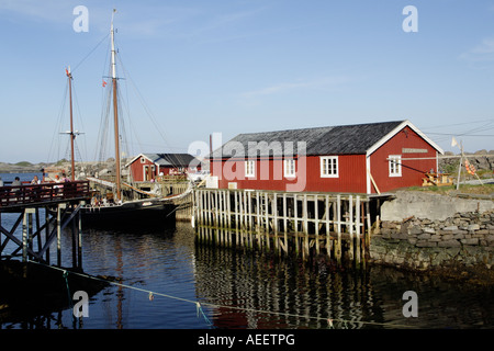 Pêche rouge cabines, village de Å, Lofoten, Norvège du sud. Banque D'Images