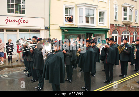 Musique de la Brigade de Gurkhas accompagner Gurkha Company Mandalay qu'ils défilent dans Brecon comme citoyens d'honneur de la ville Banque D'Images