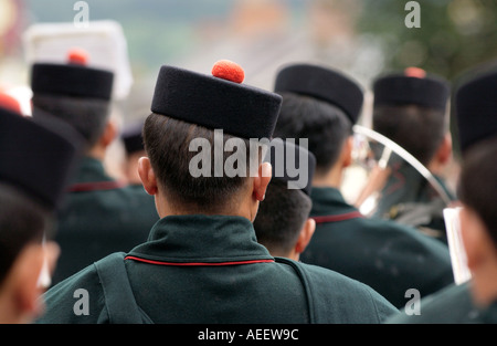 Musique de la Brigade de Gurkhas accompagner Gurkha Company Mandalay qu'ils défilent dans Brecon comme citoyens d'honneur de la ville Banque D'Images