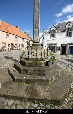 Mercat Cross dans l'historique place du village de Culross Fife Scotland UK Banque D'Images