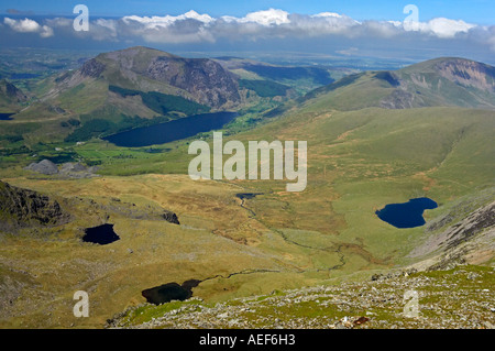 Llyn y Ffynnon gwas Llyn Glas et Llyn Coch de Snowdon Sentier de montagne du nord ouest du pays de Galles Snowdonia Banque D'Images