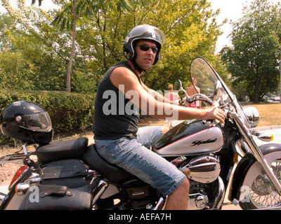 L'homme sur une moto Banque D'Images