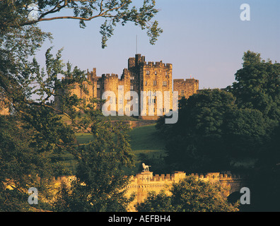 Château d'Alnwick et la campagne environnante, Northumberland, Angleterre Banque D'Images
