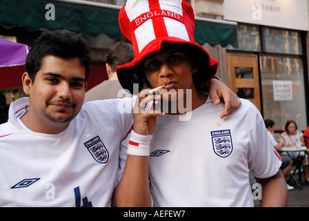 Les fans de football anglais à Londres au cours de match de coupe du monde2006 Banque D'Images