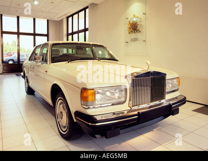 Faire l'histoire de voiture Crewe Cheshire Rolls Royce hall d'usine des années 1990 voiture Banque D'Images