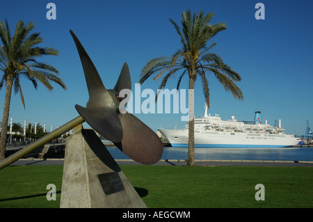 La célébration Thomson cruche navire amarré dans le port de Puerto de la Luz. Las Palmas, Gran Canaria, Îles Canaries. Espagne Banque D'Images