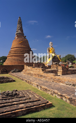 Et Bouddha stupa Wat Chettharam Thaïlande Ayutthaya Wora Banque D'Images