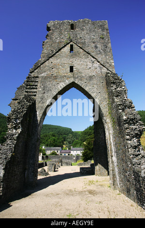 Cour centrale et tour principale de Talley Abbey une populaire destination touristique gallois Grande-bretagne UK GO Banque D'Images