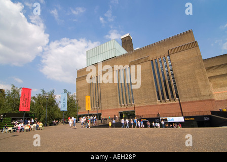 Grand angle horizontal de l'entrée de la Tate Modern Museum Banque D'Images